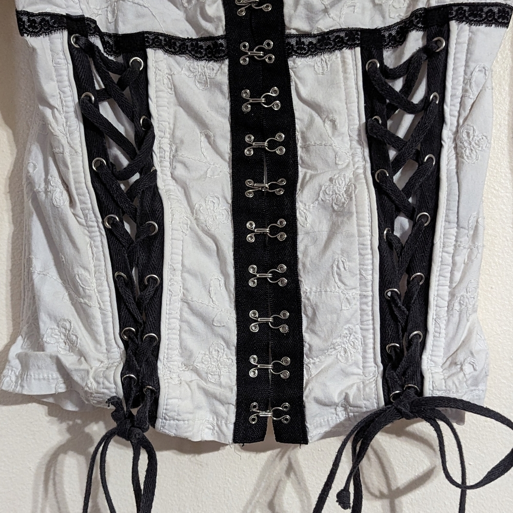 Tripp NYC Embroidered Corset Top Pirate Puff Enchanting Renaissance VTG EUC - Picture 4 of 10